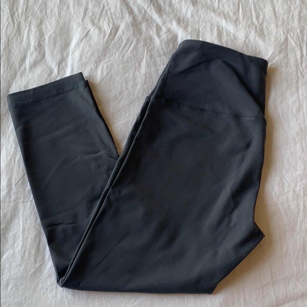 90 Degree by reflex crop legging. Size M